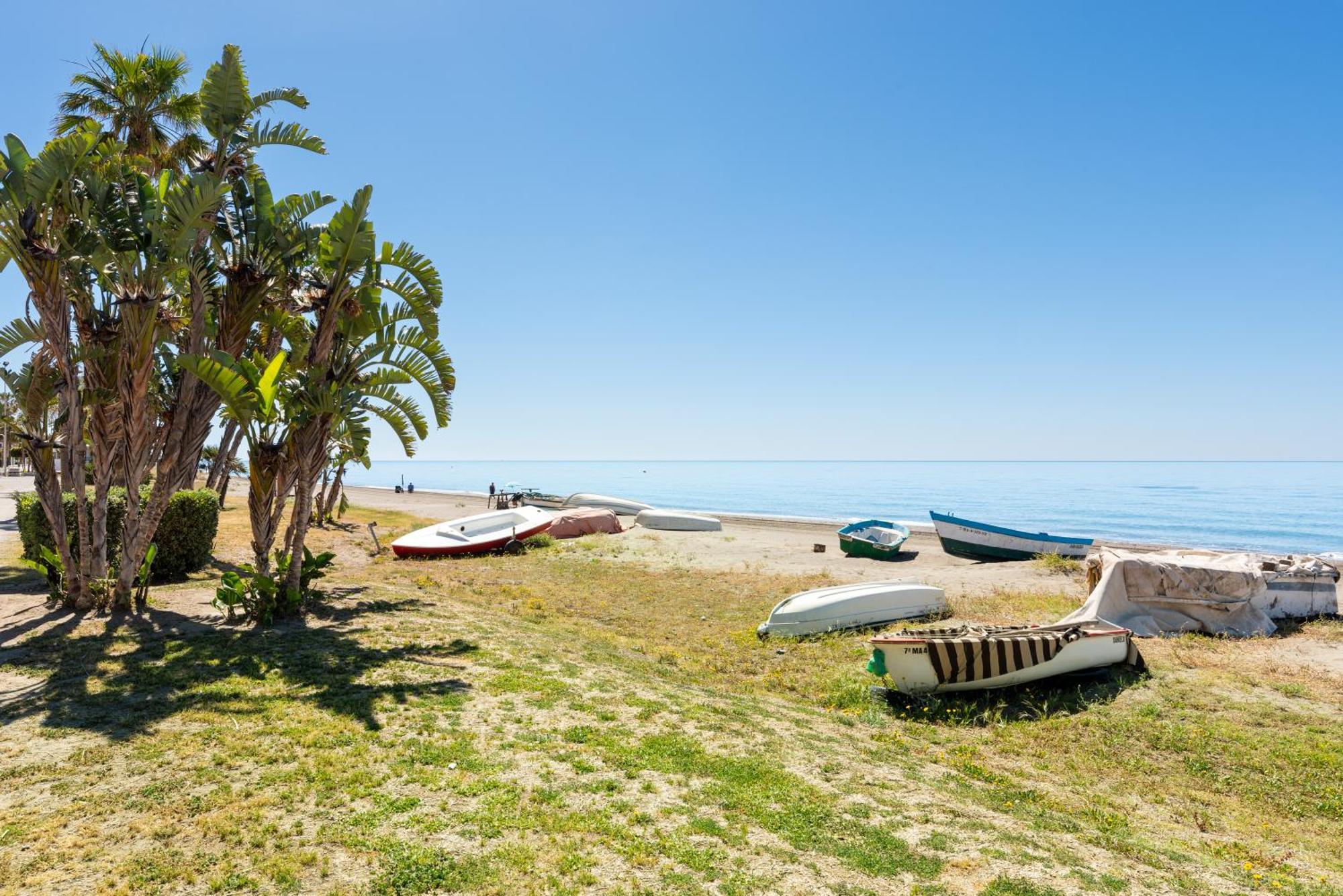 Wintowinrentals 1ª Linea De Playa, Parking Y Wifi Rincón de la Victoria Exterior photo