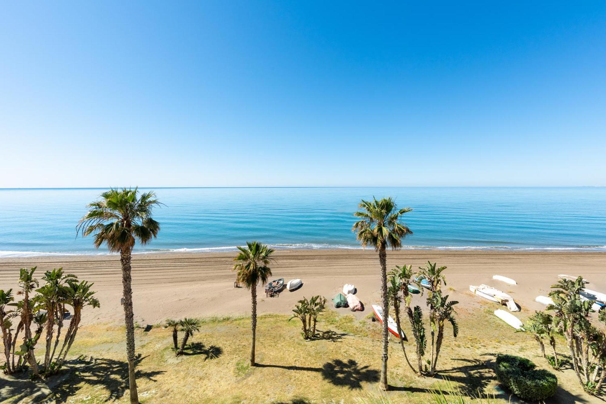 Wintowinrentals 1ª Linea De Playa, Parking Y Wifi Rincón de la Victoria Exterior photo